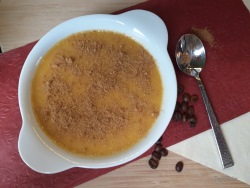 Creme-Brulee-vor-dem-Karamellisieren