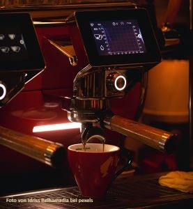 kaffeemaschine-mit-displayFKPokwhiJxQMc