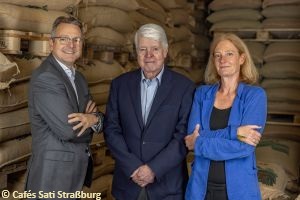 Cafe Sati: Zwei Generationen der Familie Schule Caf-s-Sati-Die-Familie-Schul-heute