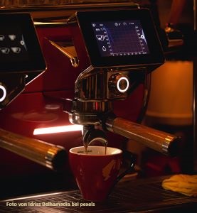 kaffeemaschine-mit-displayFKPokwhiJxQMc
